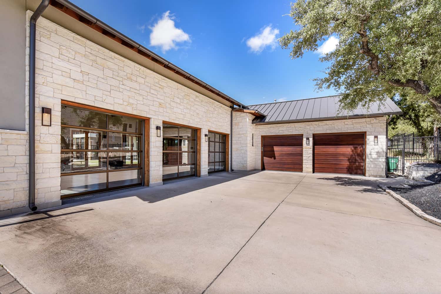 transitional-home-garage