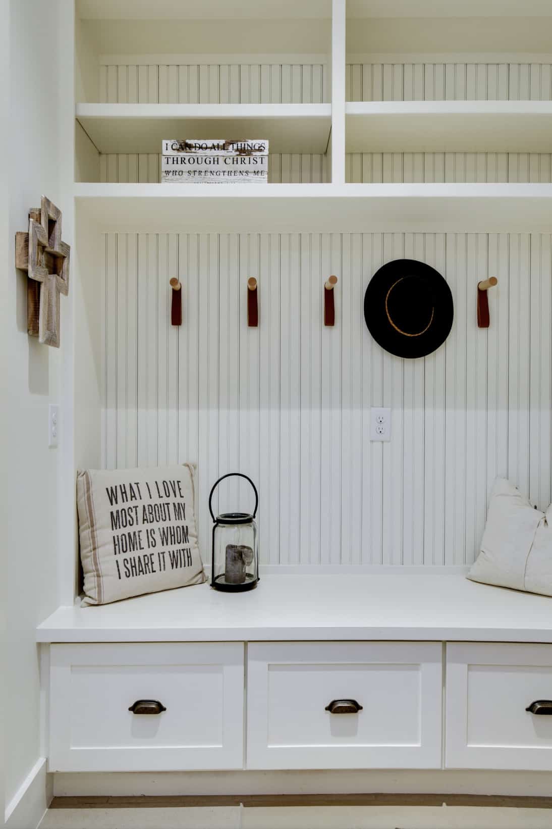 transitional-mudroom
