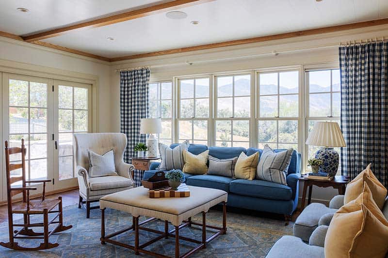 english-cottage-style-living-room