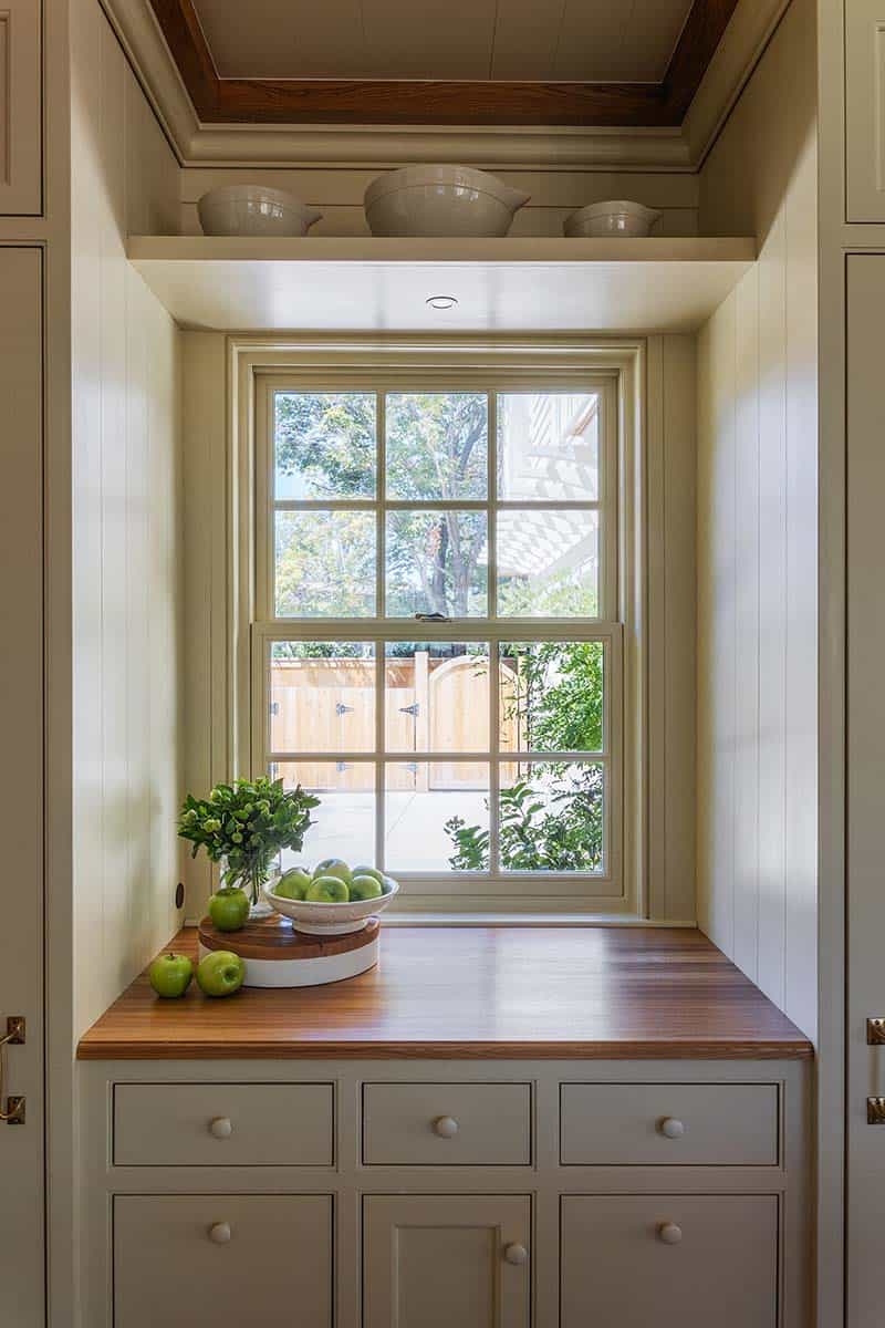 english-cottage-style-kitchen