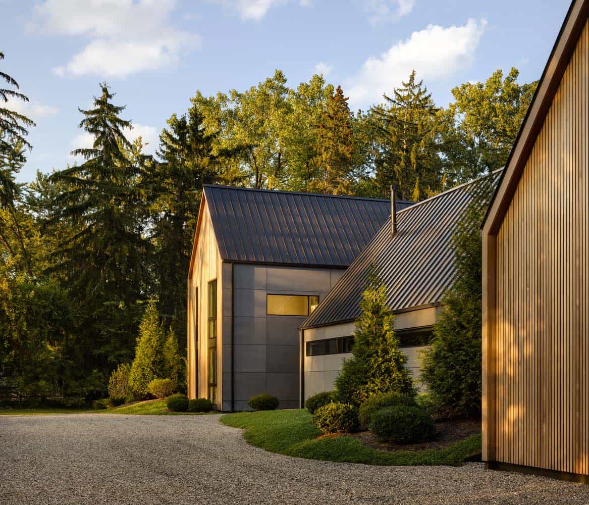 modern-barn-style-home-exterior