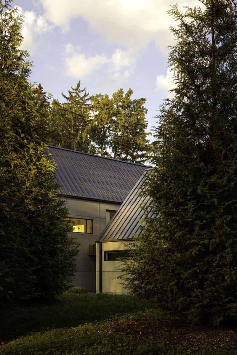 modern-barn-style-home-exterior