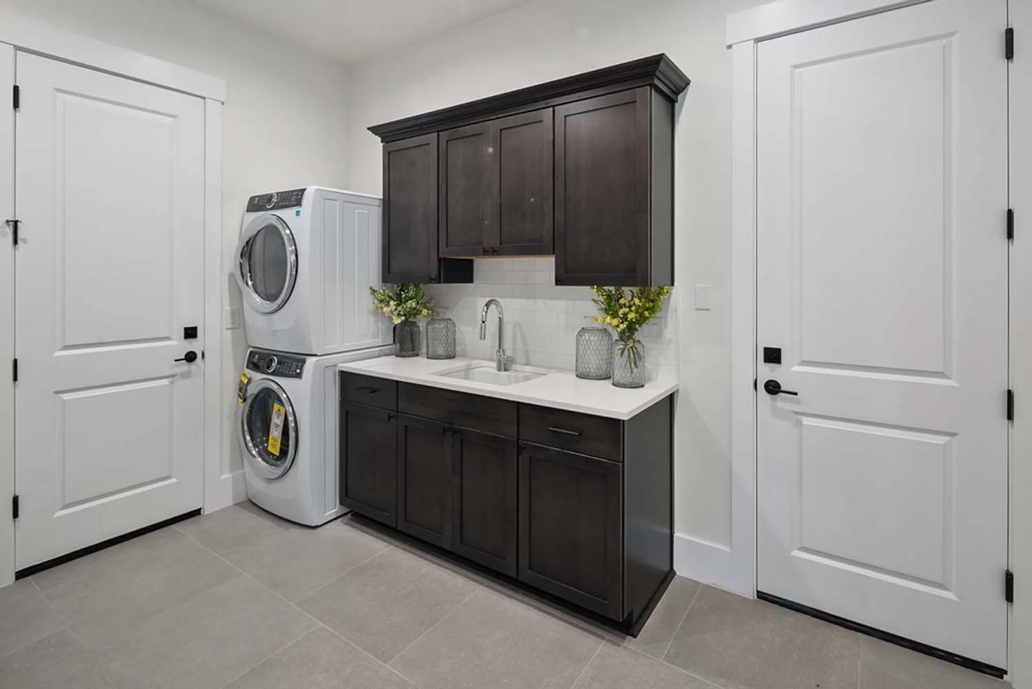modern-farmhouse-laundry-room