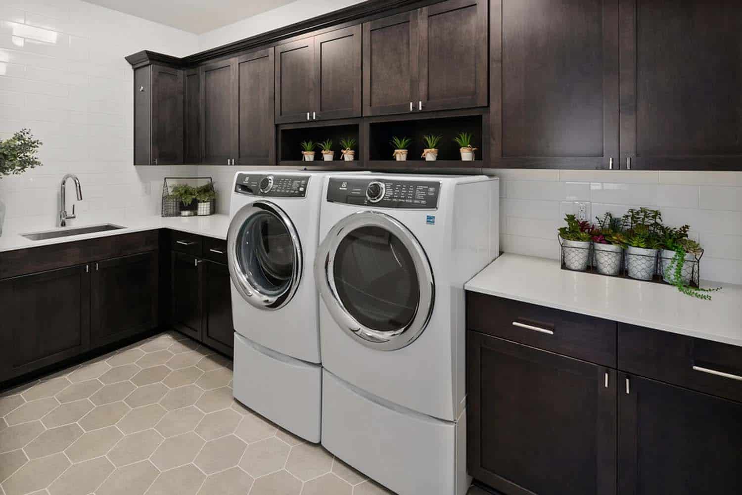 modern-farmhouse-laundry-room