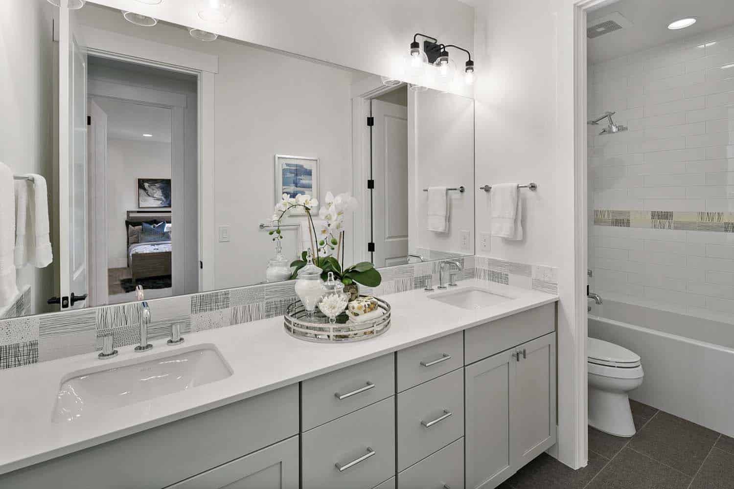 modern-farmhouse-bathroom