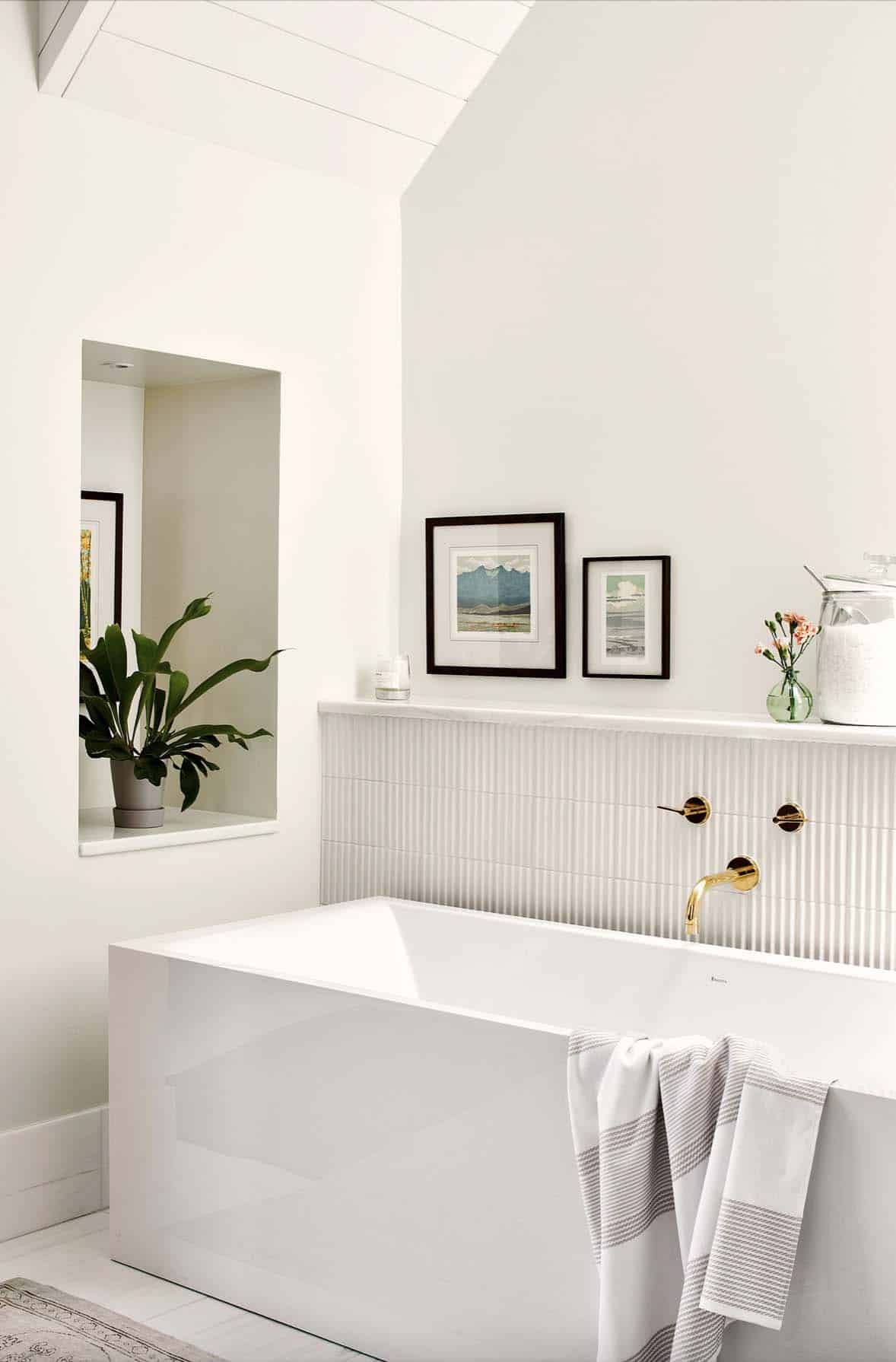 modern-farmhouse-bathroom