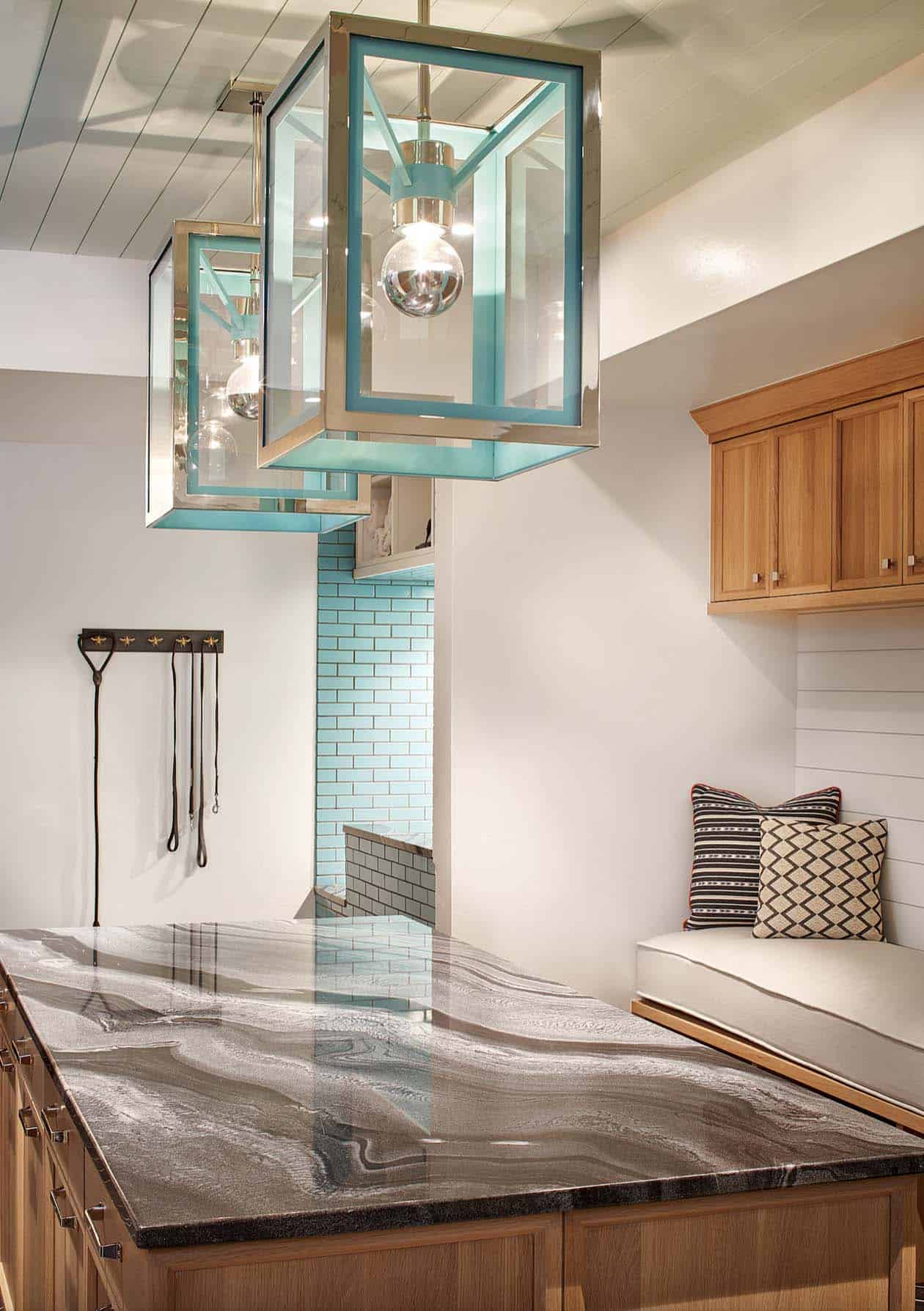 modern-farmhouse-mudroom