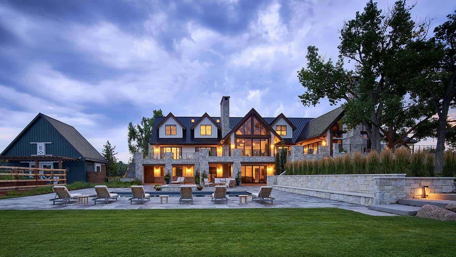 modern-farmhouse-exterior-at-dusk