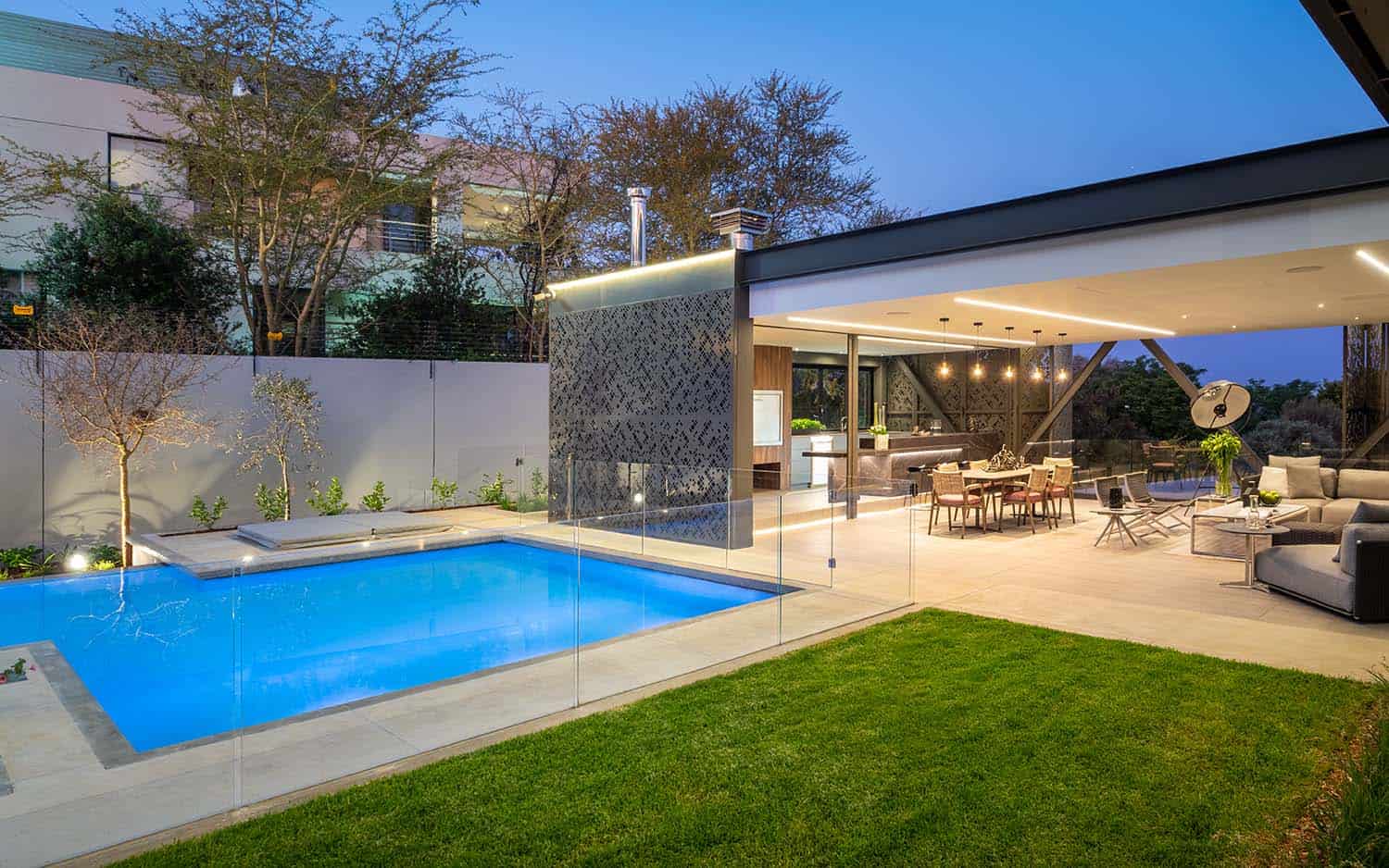 modern-home-swimming-pool