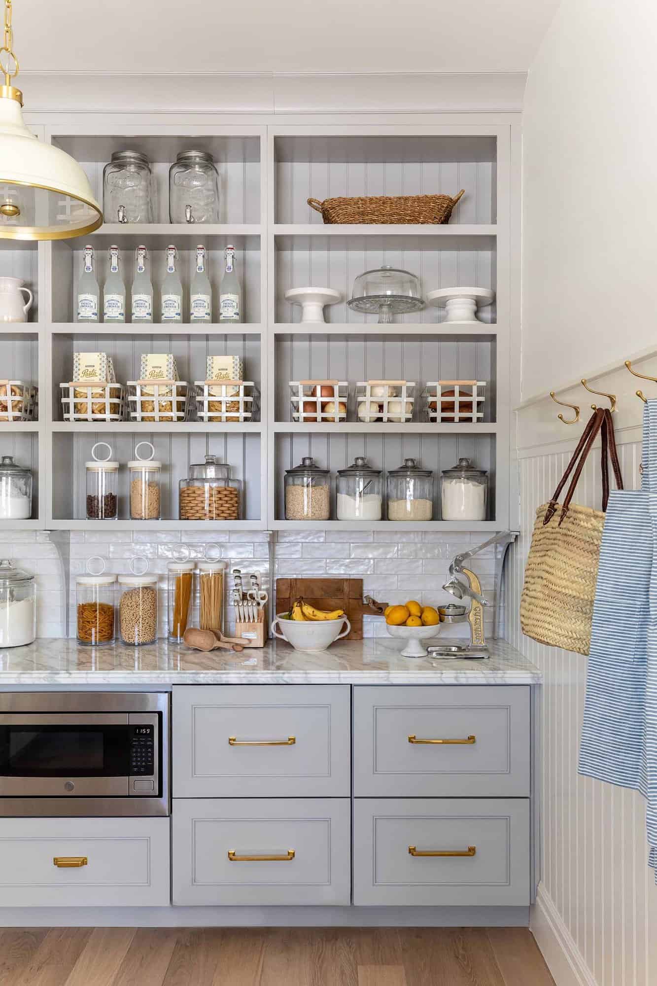 traditional-style-kitchen-pantry