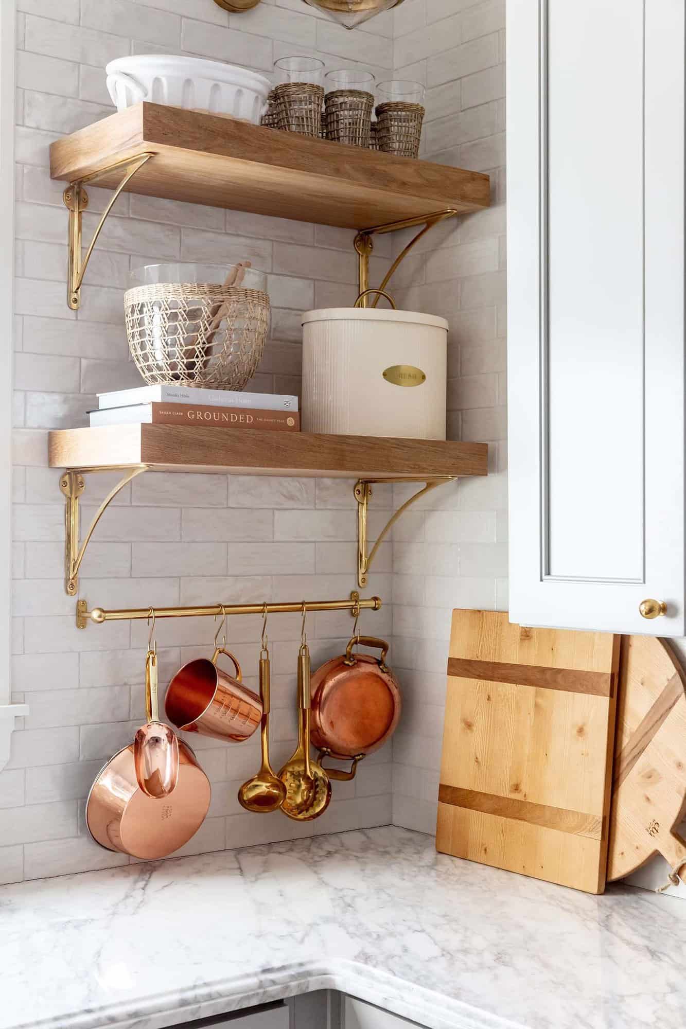 traditional-style-kitchen-pantry