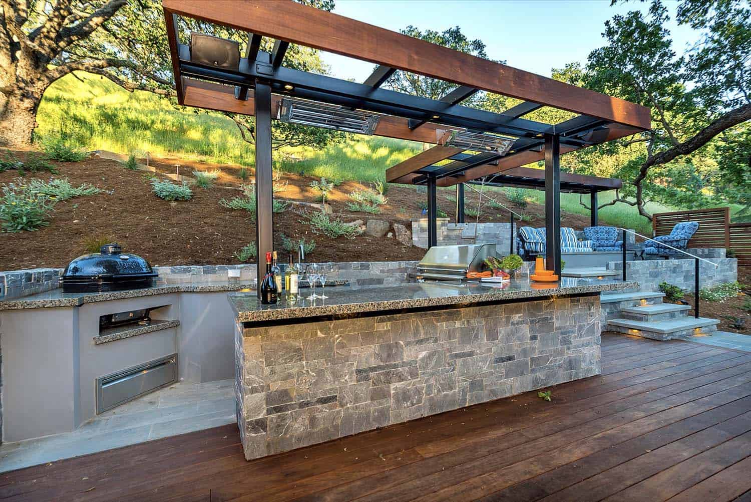 midcentury-modern-backyard-with-a-hillside-deck-and-pergola-structure