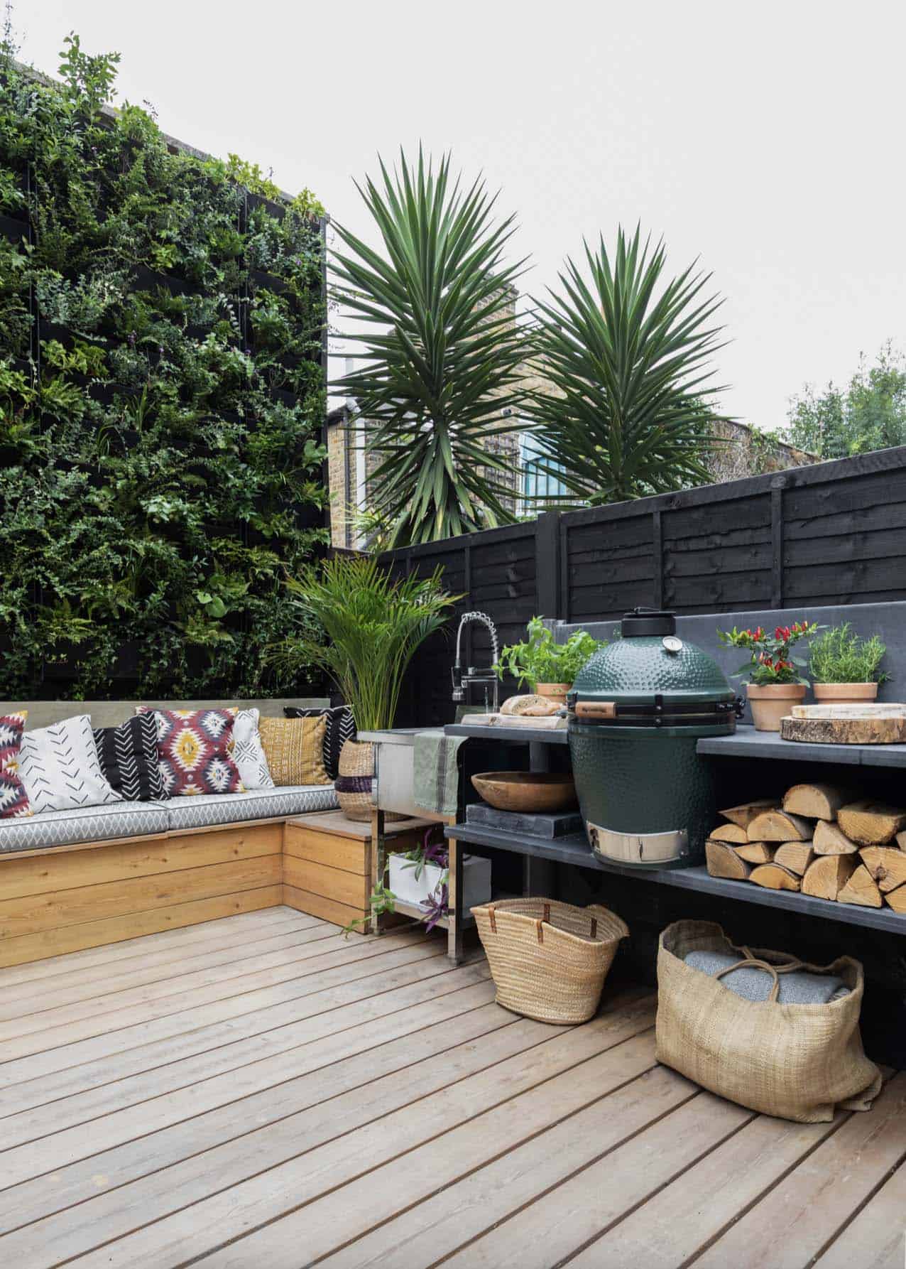 backyard-deck-with-an-outdoor-kitchen-and-built-in-bench-seating