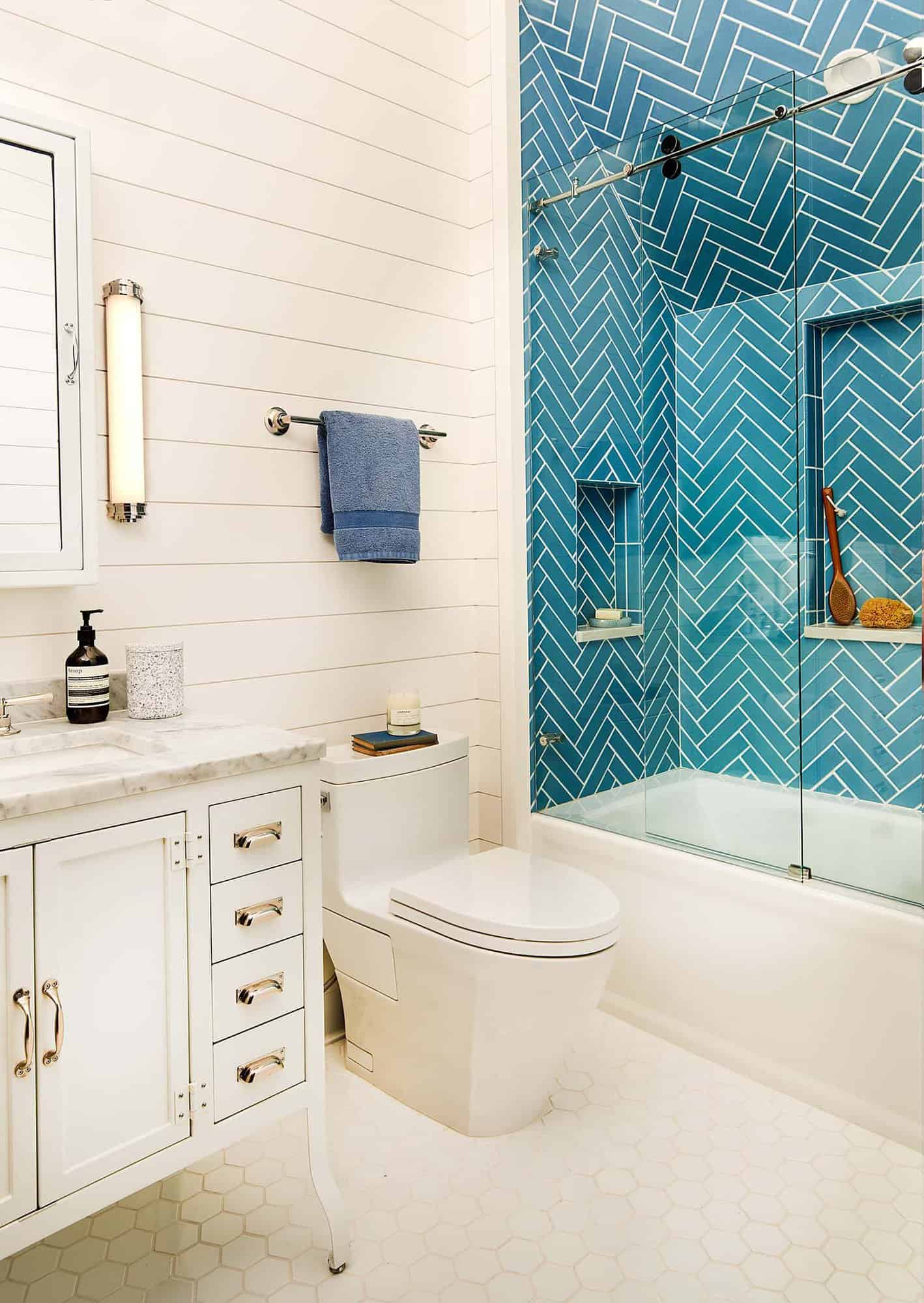 modern-farmhouse-bathroom