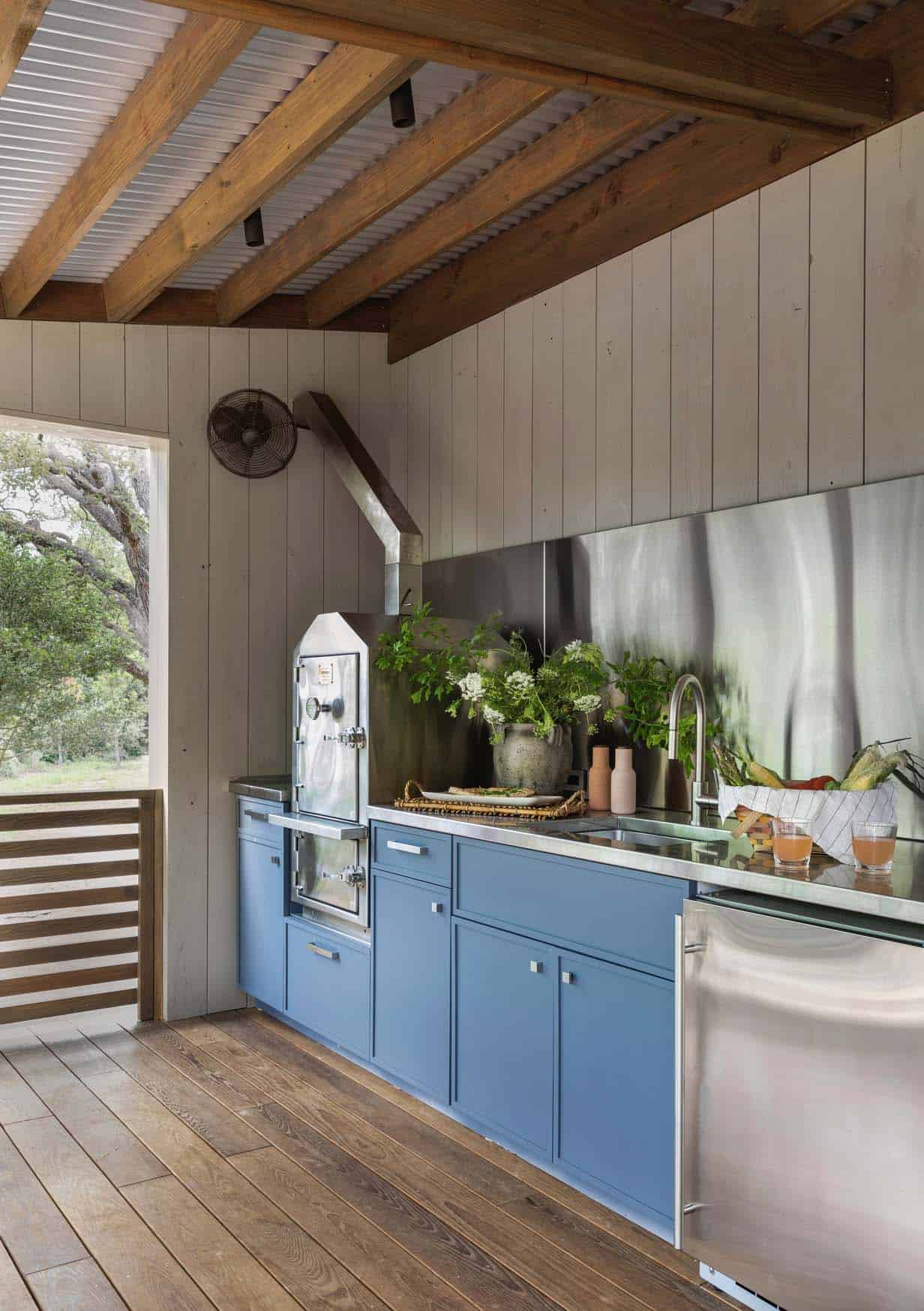 modern-rustic-covered-outdoor-kitchen