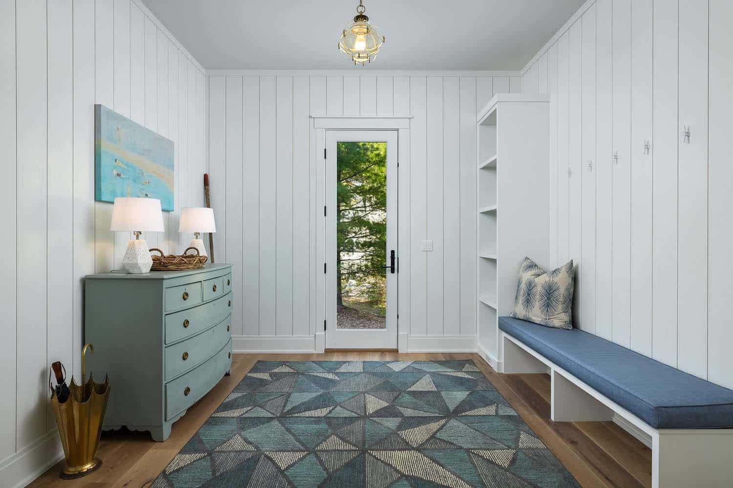 lake-house-entry