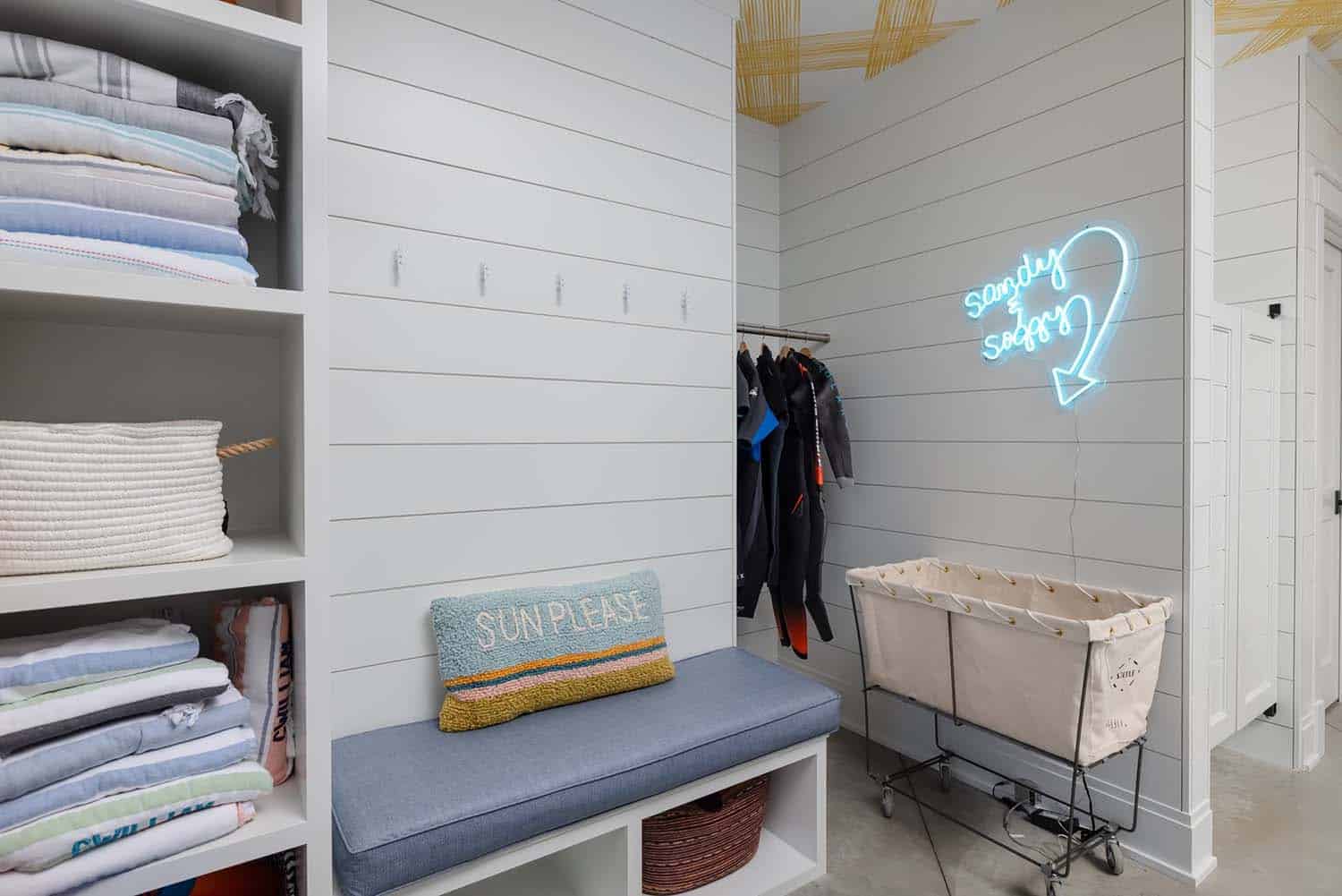 beach-style-change-room