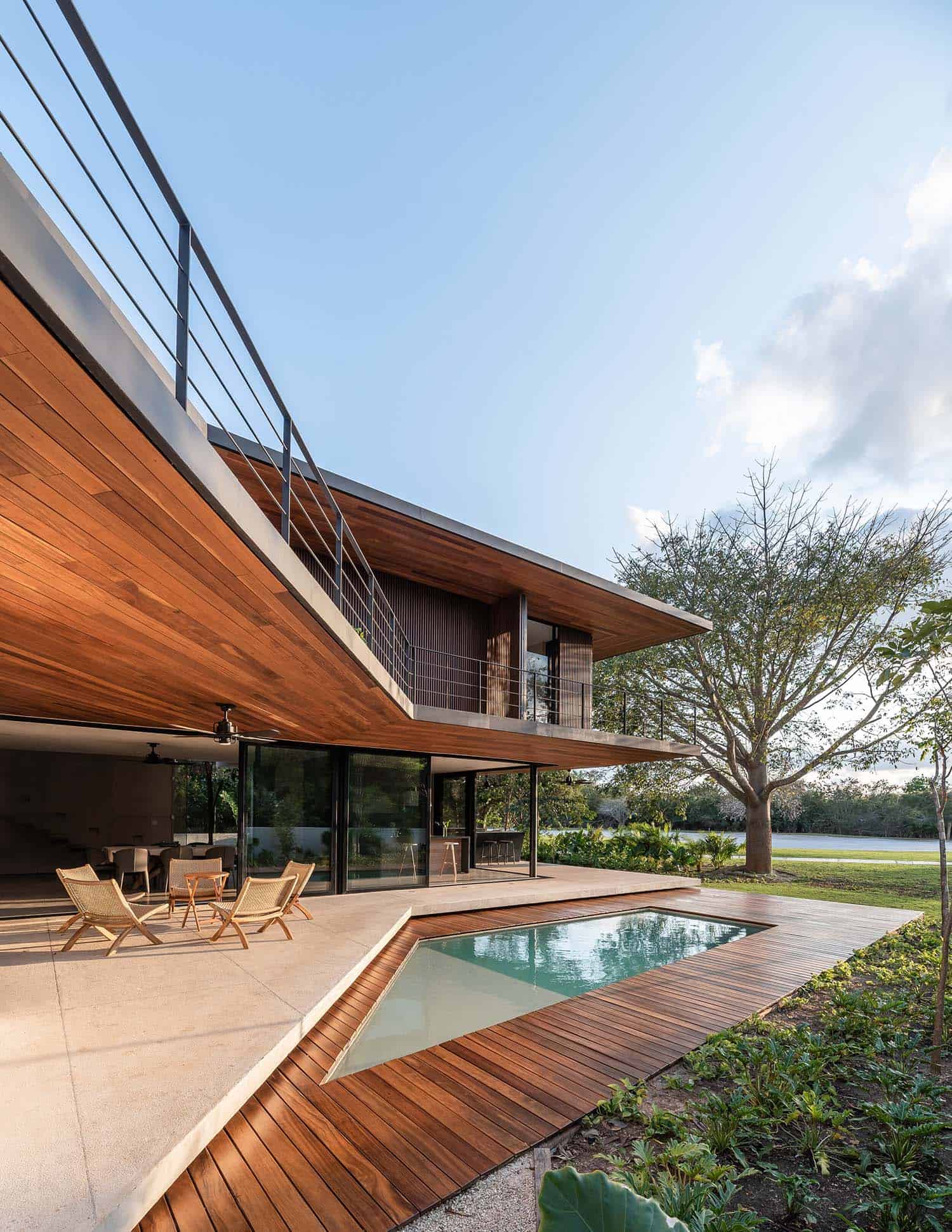minimalist-house-exterior-pool