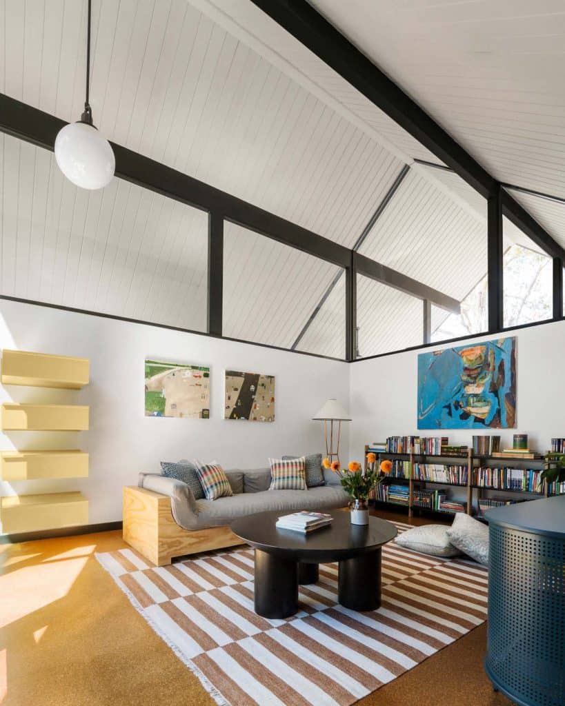 Mid-century modern meets California cool in this Palo Alto home