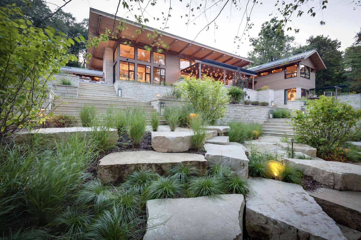 lakeside-resort-home-modern-exterior-landscape