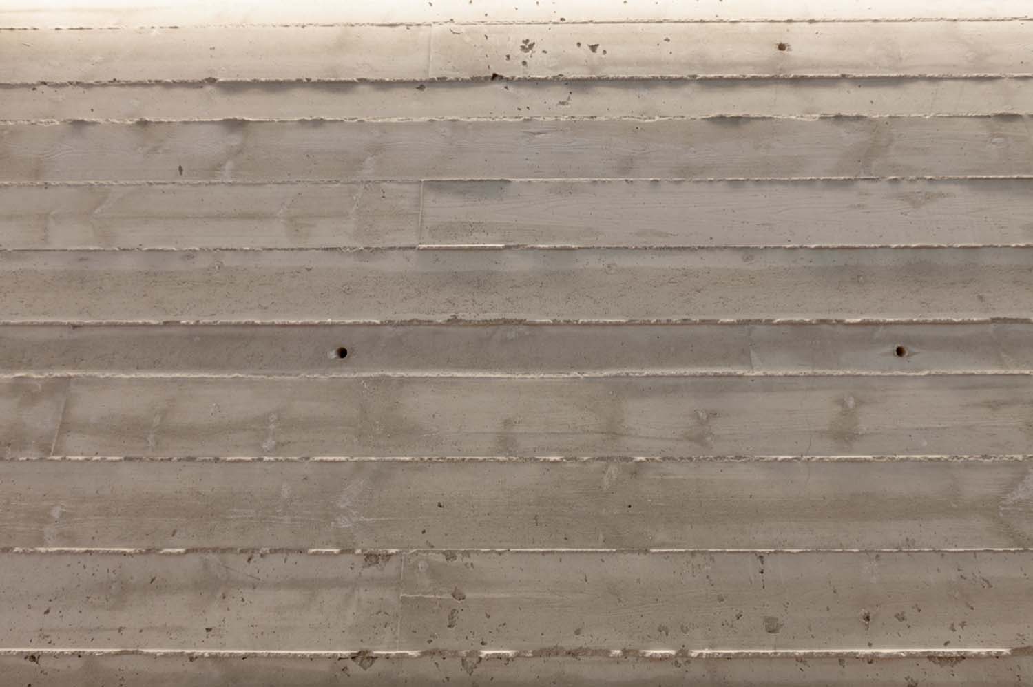 modern-hallway-wall-detail