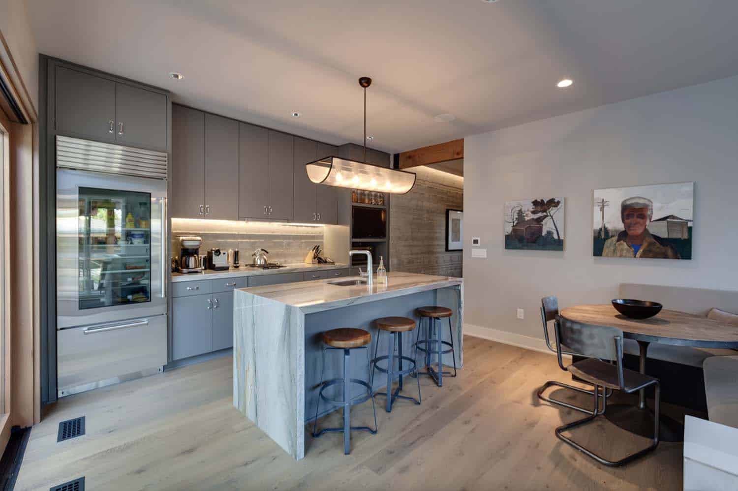 lakeside-resort-home-modern-kitchen