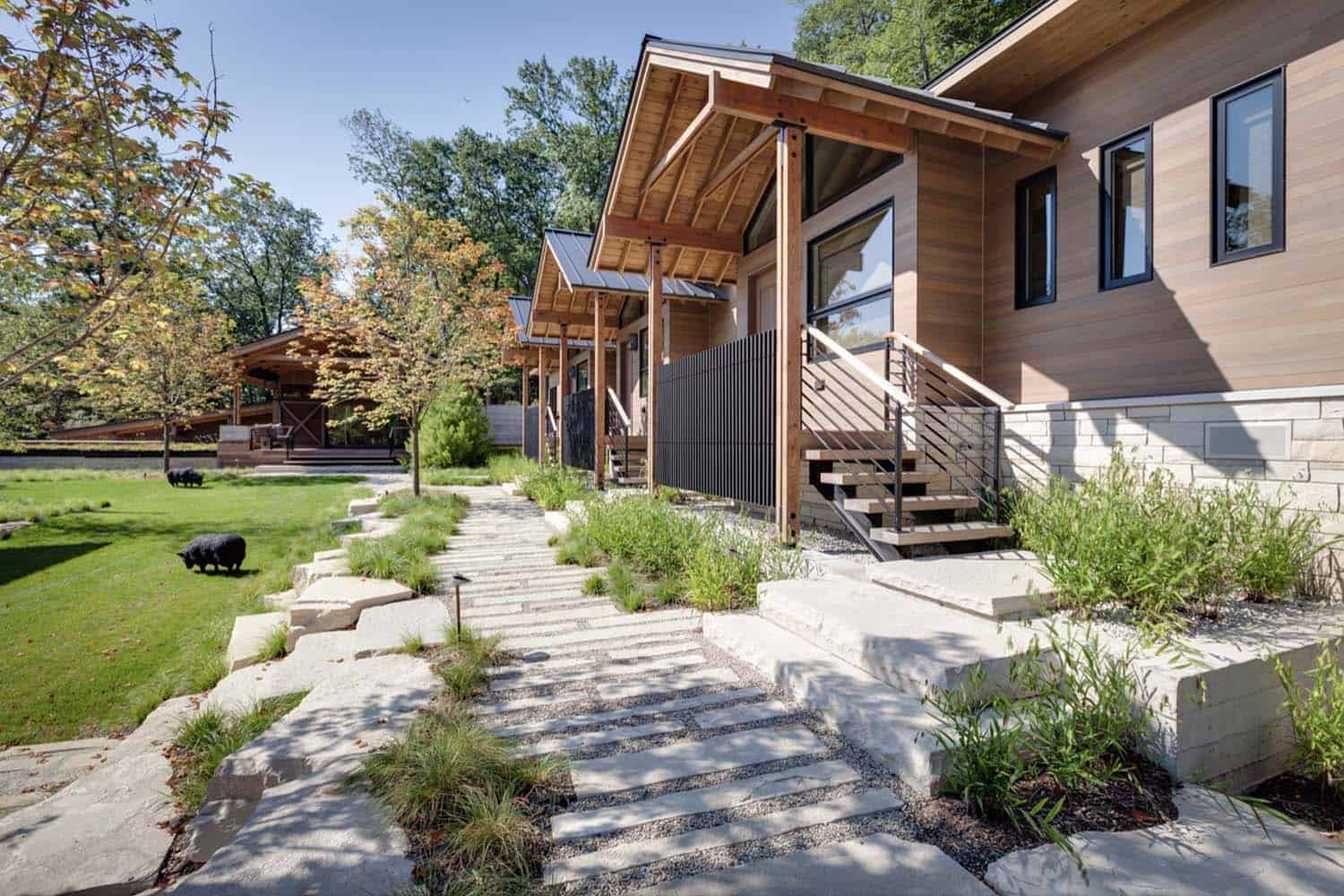 lakeside-resort-home-modern-exterior