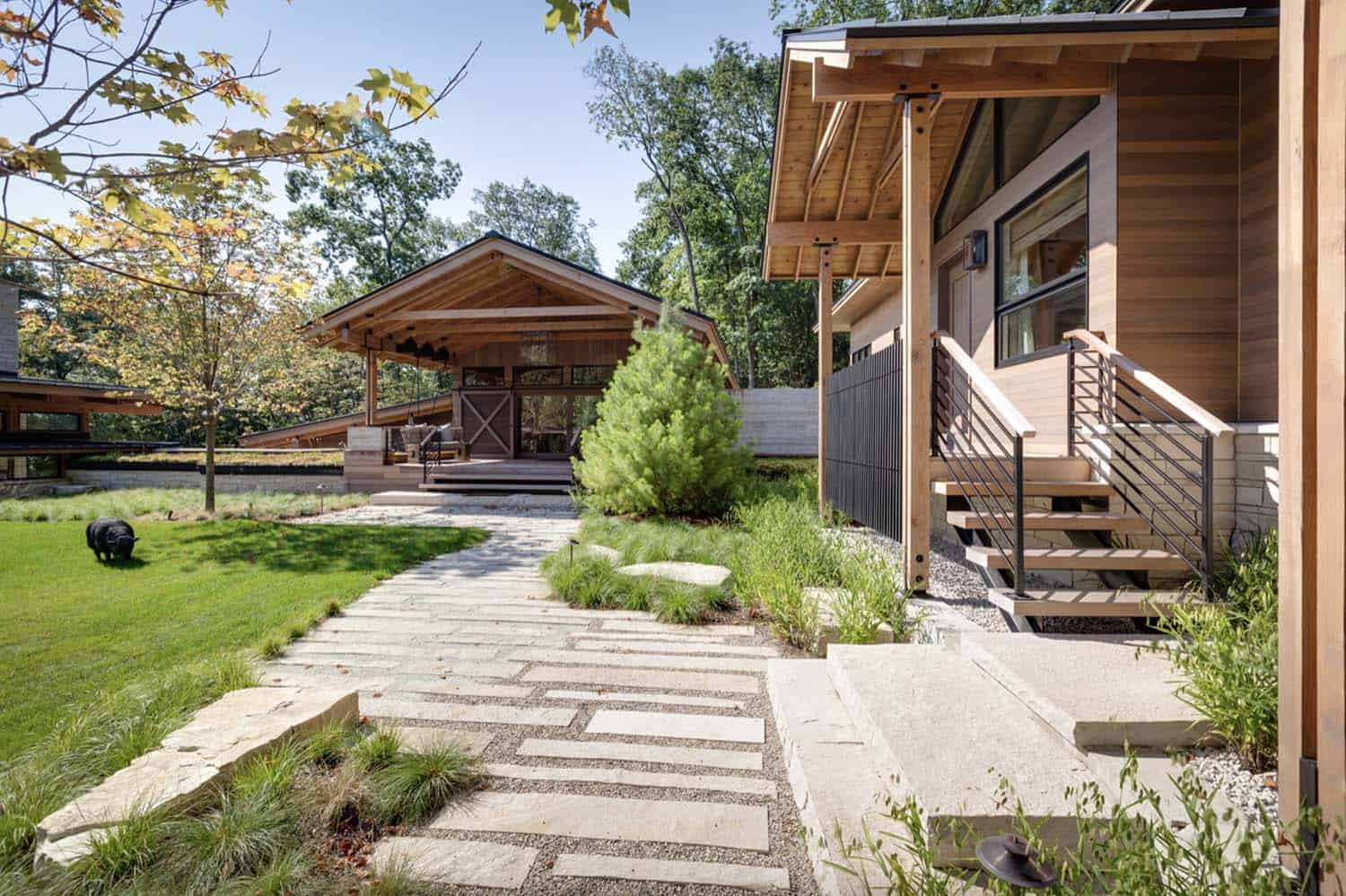 lakeside-resort-home-modern-exterior