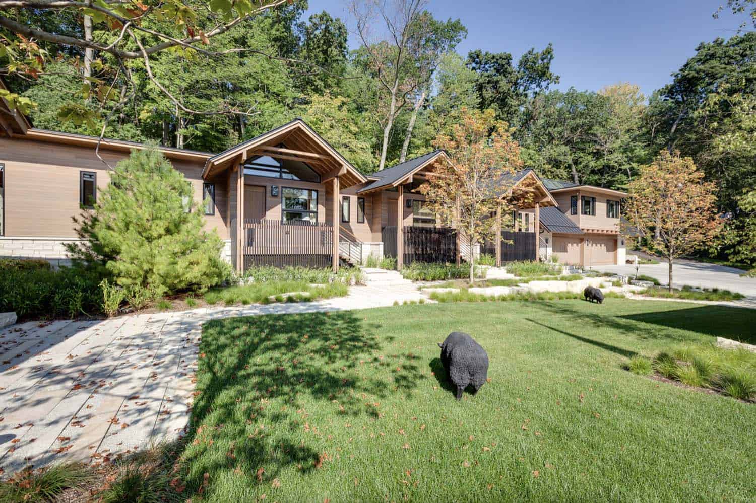 lakeside-resort-home-modern-exterior