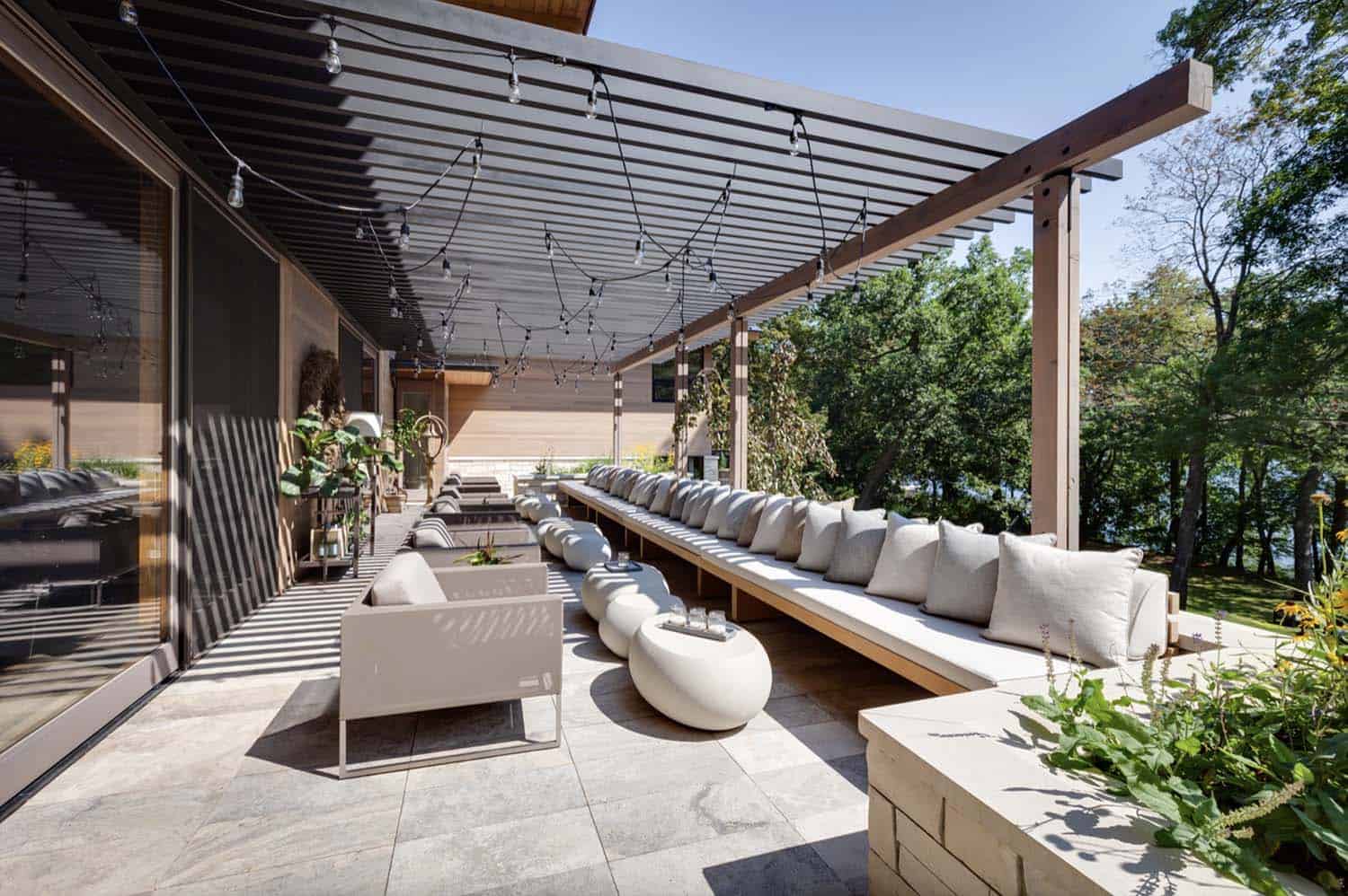 resort-home-modern-patio-with-a-pergola