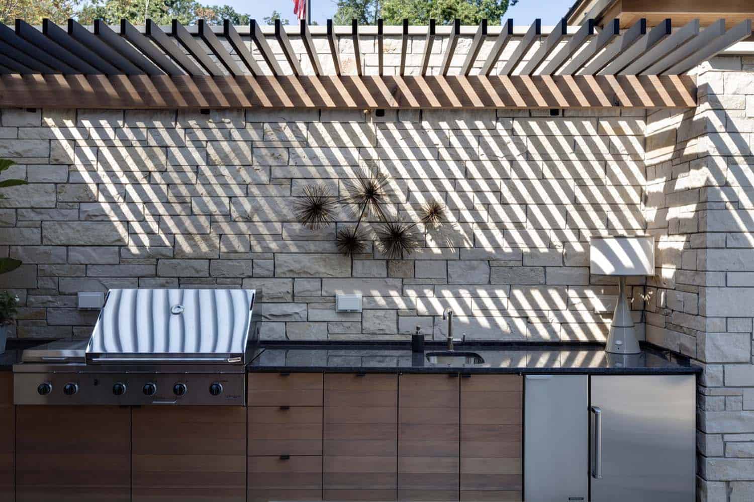 resort-home-modern-patio-with-a-pergola-and-outdoor-kitchen