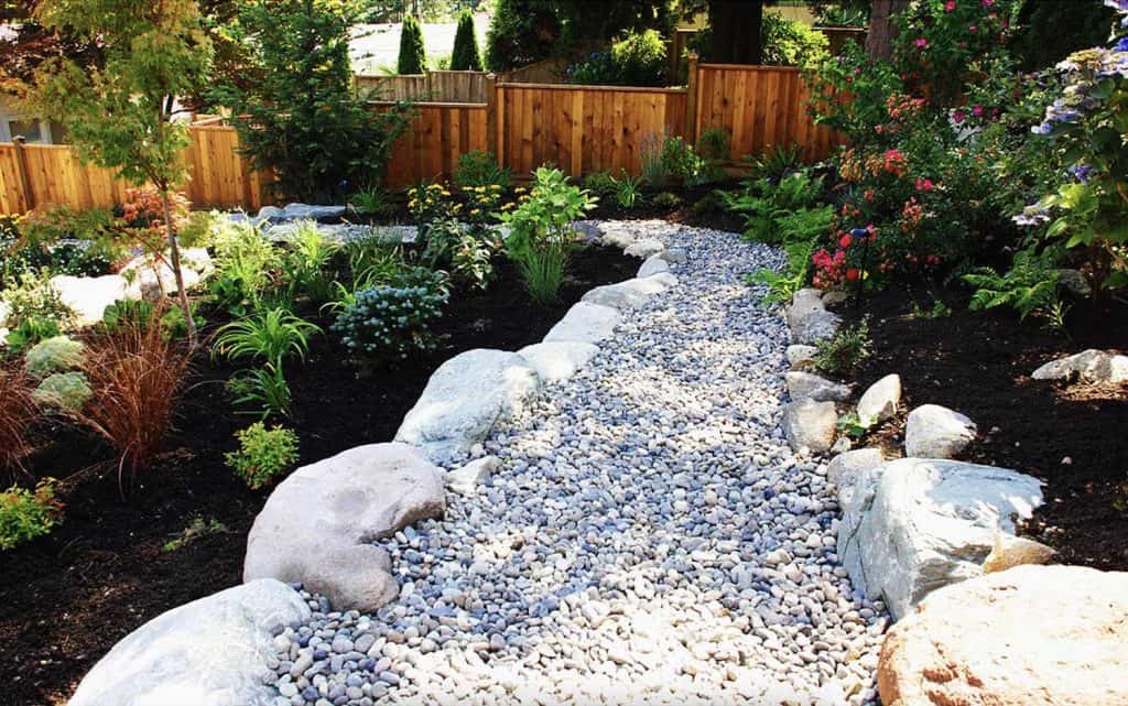 31 River Rock Landscaping Ideas For An Amazing Garden