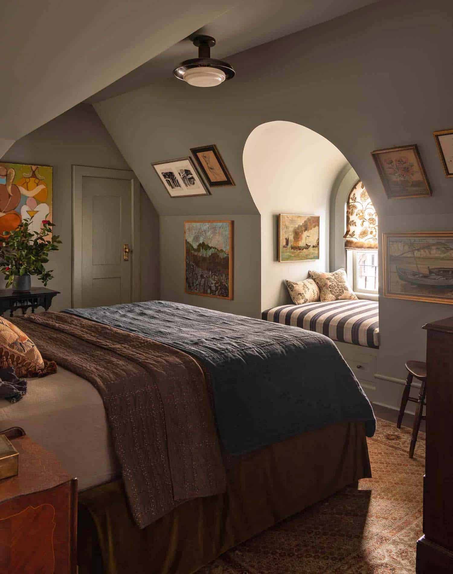 Inside a cozy Pied-à-Terre in San Francisco with lovely timeless details