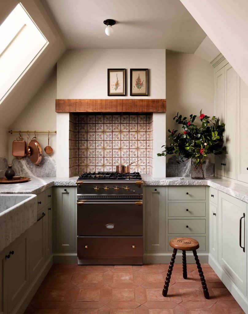 Inside a cozy Pied-à-Terre in San Francisco with lovely timeless details