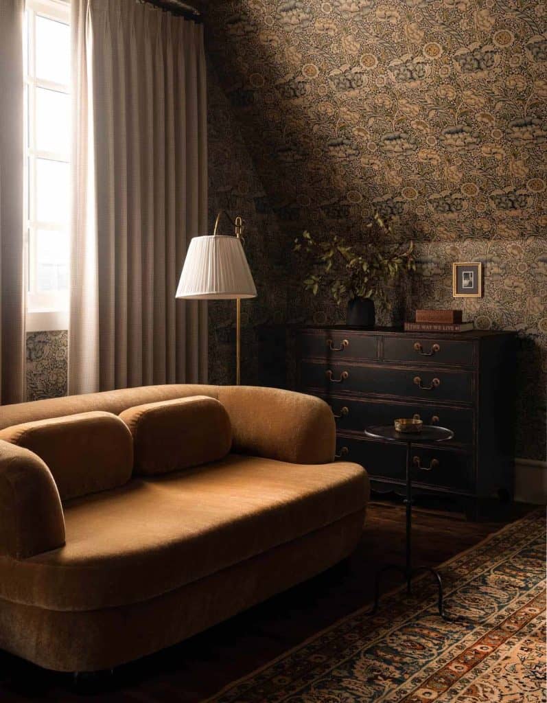 Inside a cozy Pied-à-Terre in San Francisco with lovely timeless details
