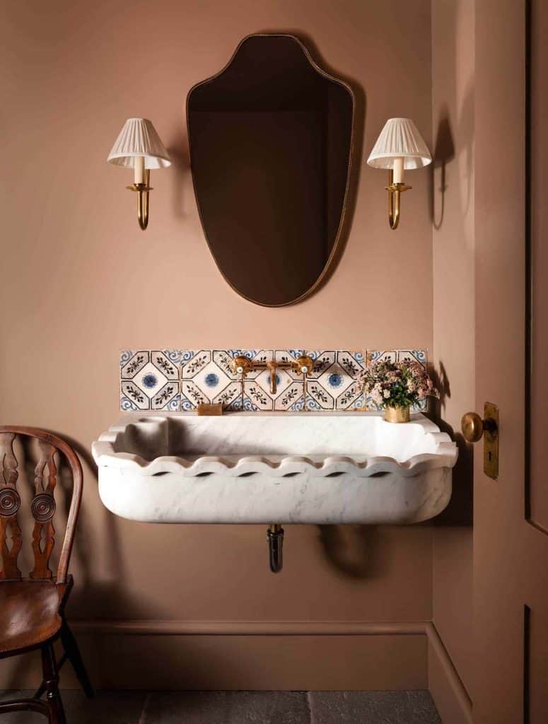 Inside a cozy Pied-à-Terre in San Francisco with lovely timeless details