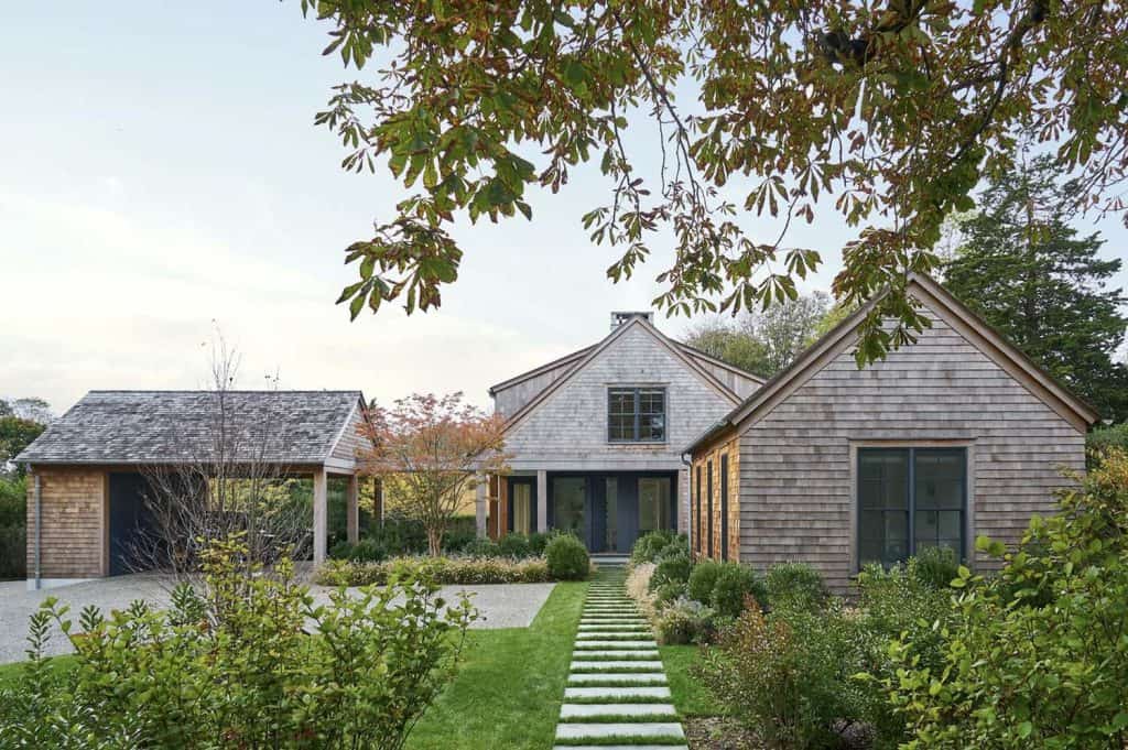 Step into this welcoming and warm beach house getaway in Amagansett