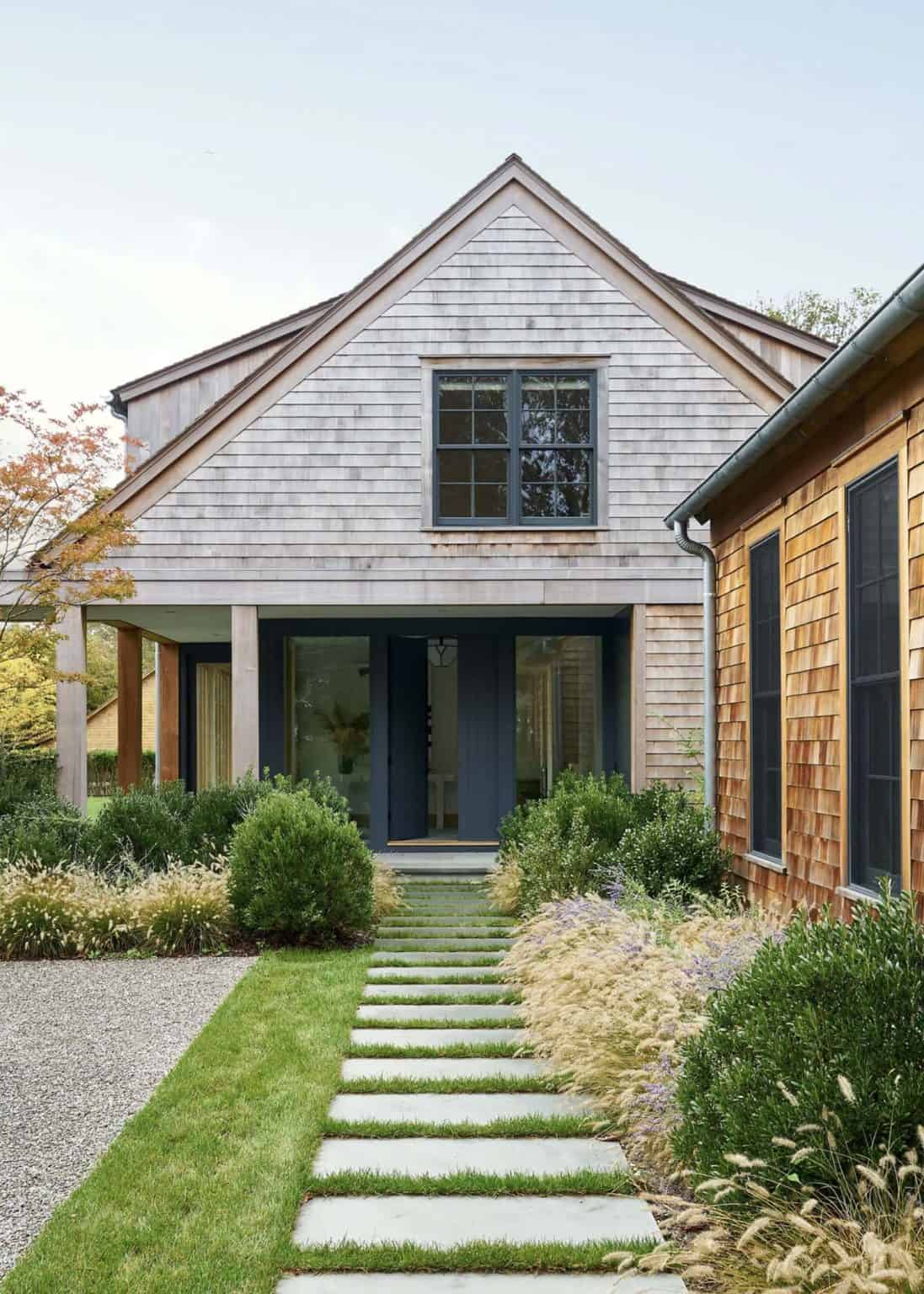 Step into this welcoming and warm beach house getaway in Amagansett