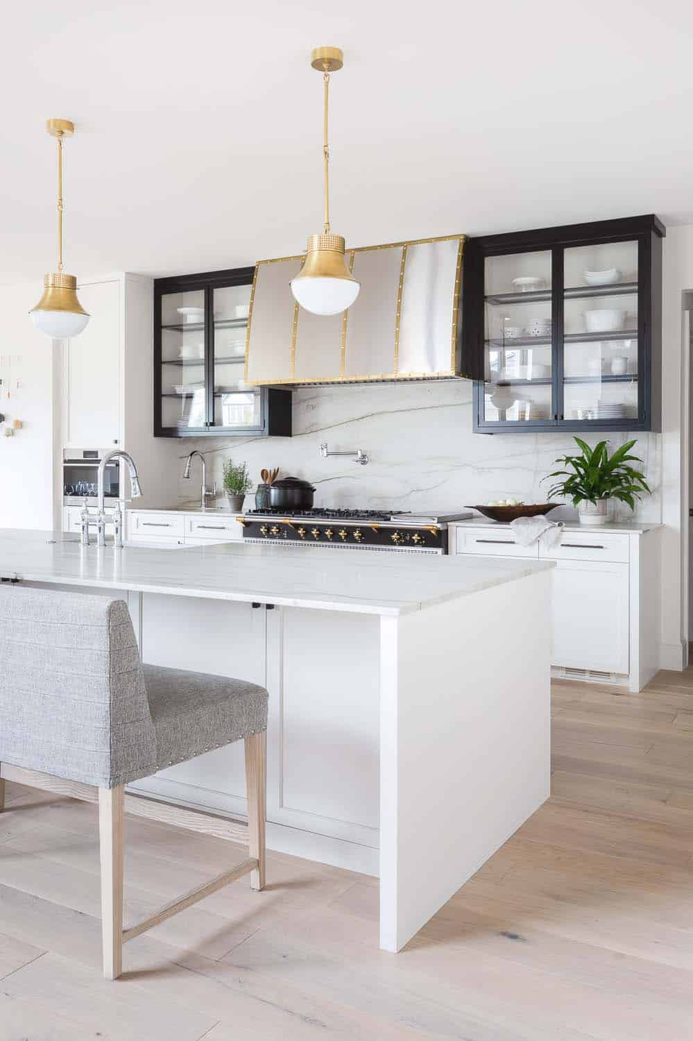 transitional style kitchen with an island