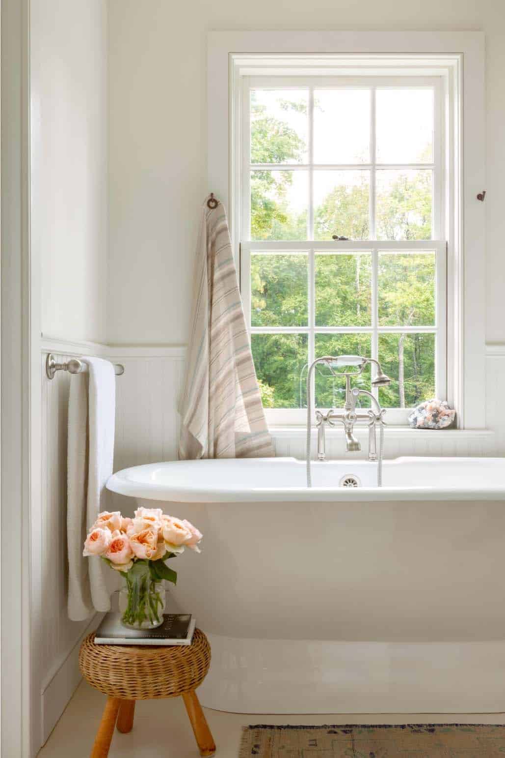 modern farmhouse bathroom