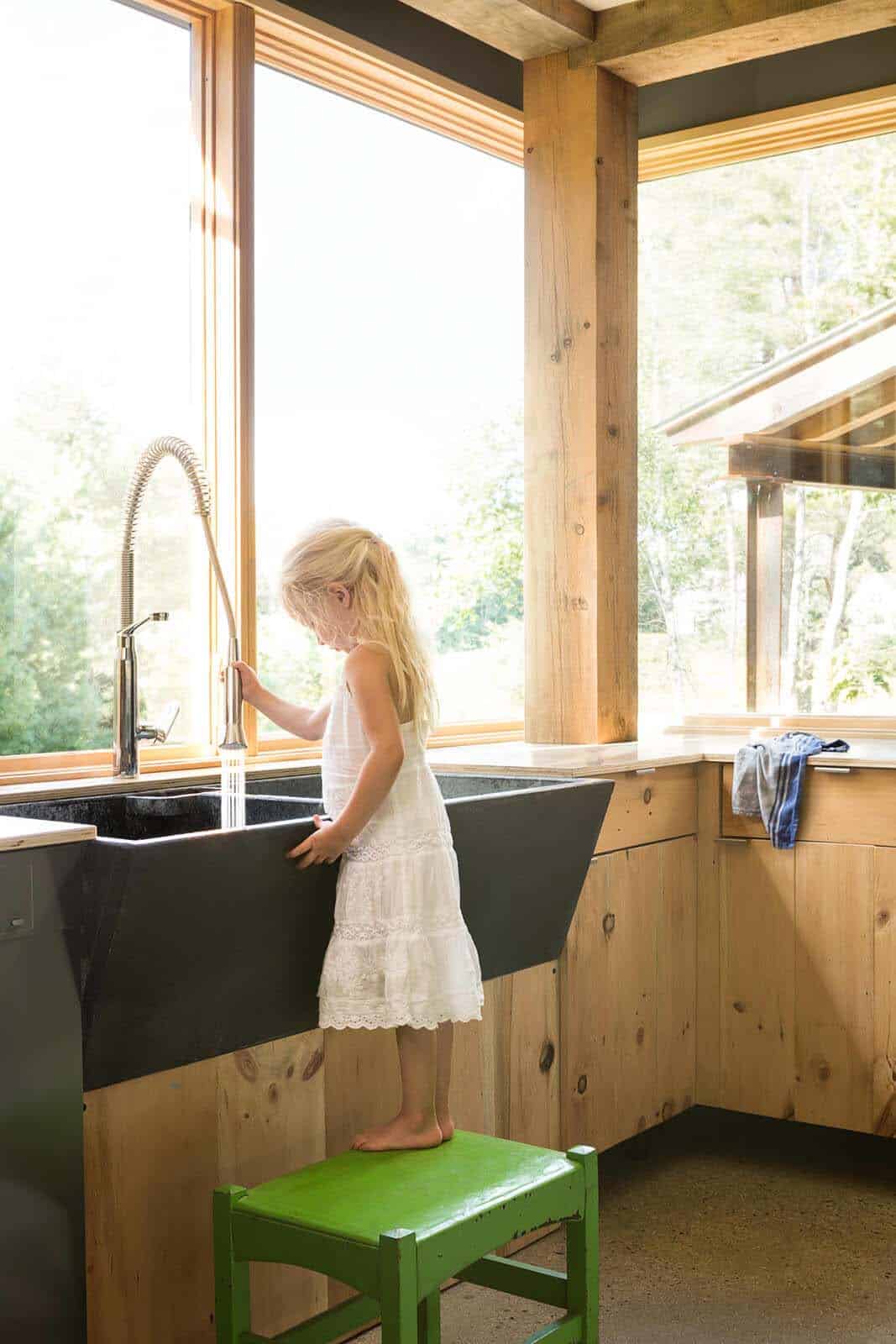 farmhouse kitchen sink