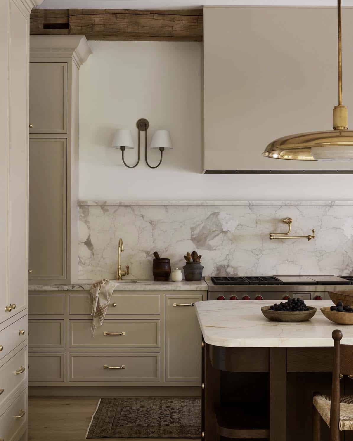 transitional style kitchen