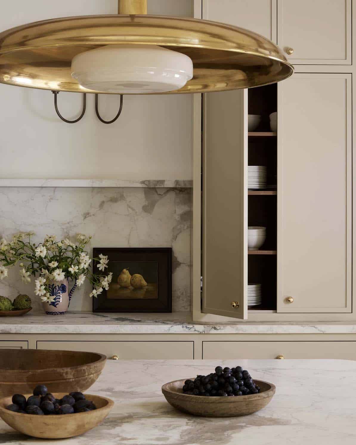 transitional style kitchen