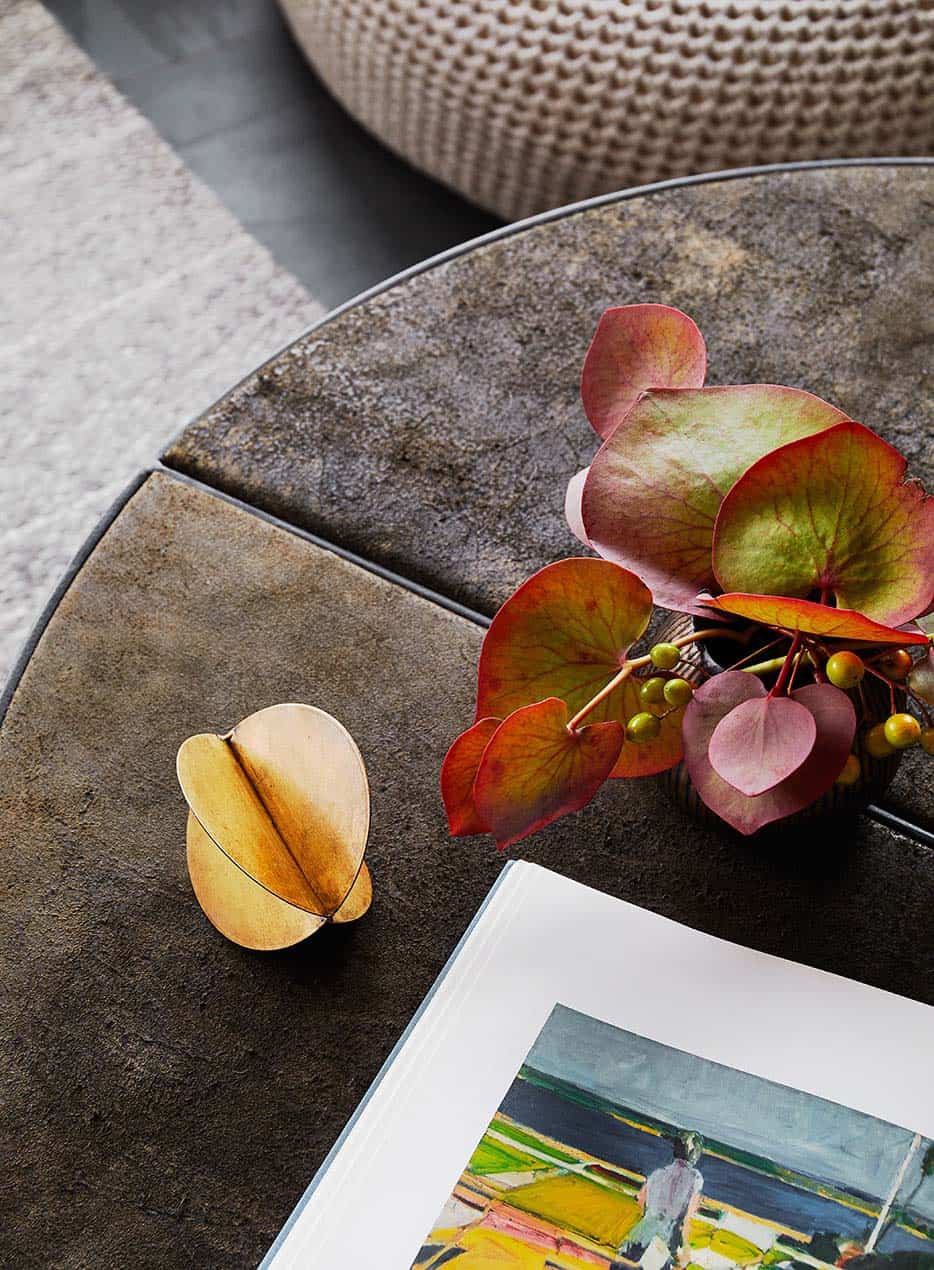 modern-coffee-table-detail