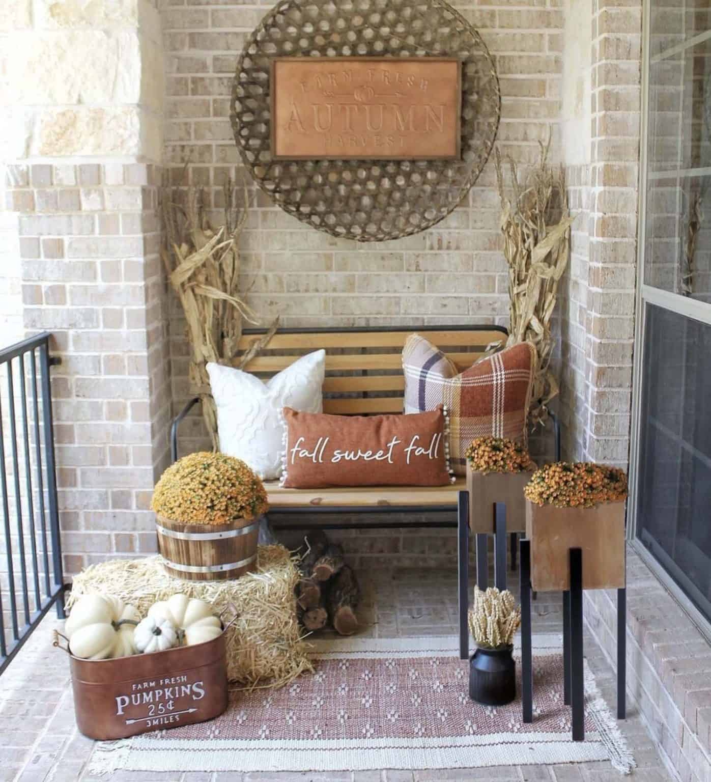 18 Amazing Fall Front Porch Decorating Ideas To Celebrate The Season