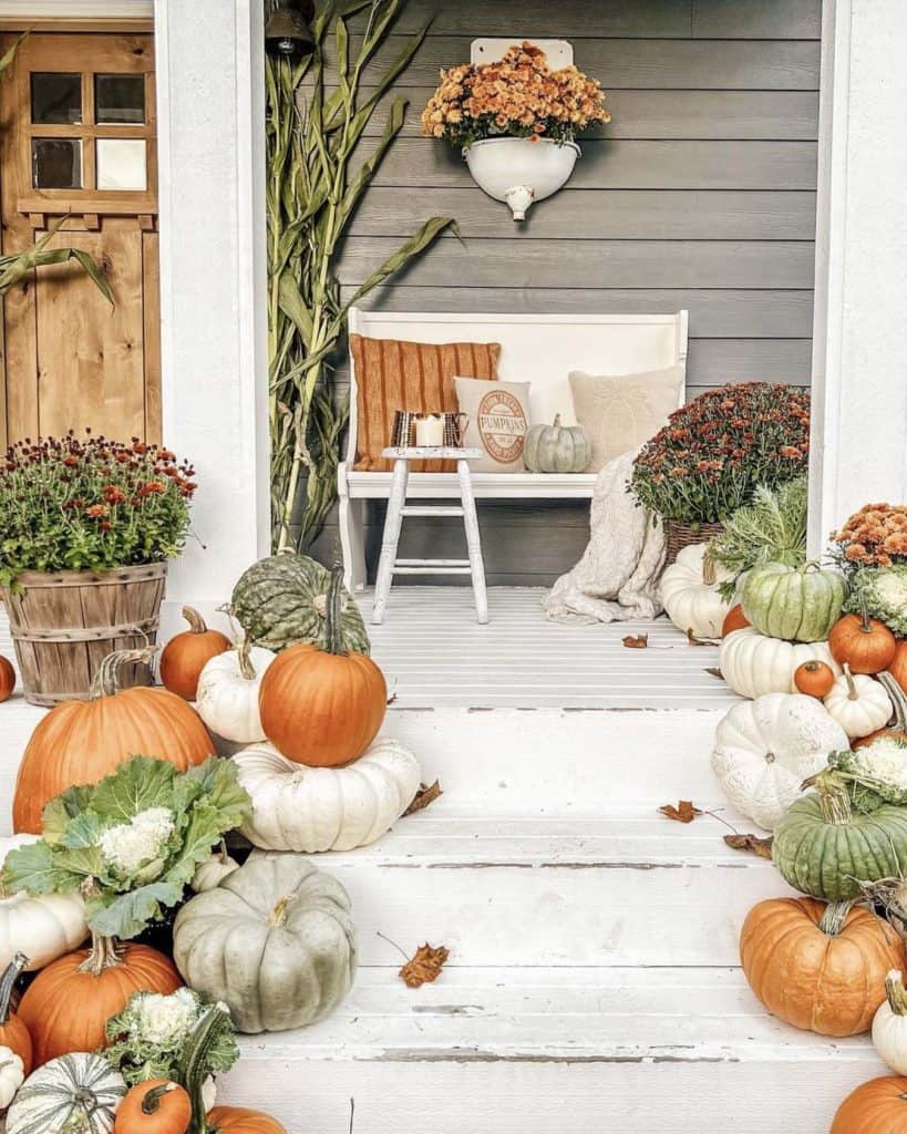 35 Breathtaking Farmhouse Fall Decor Ideas To Transform Your Home