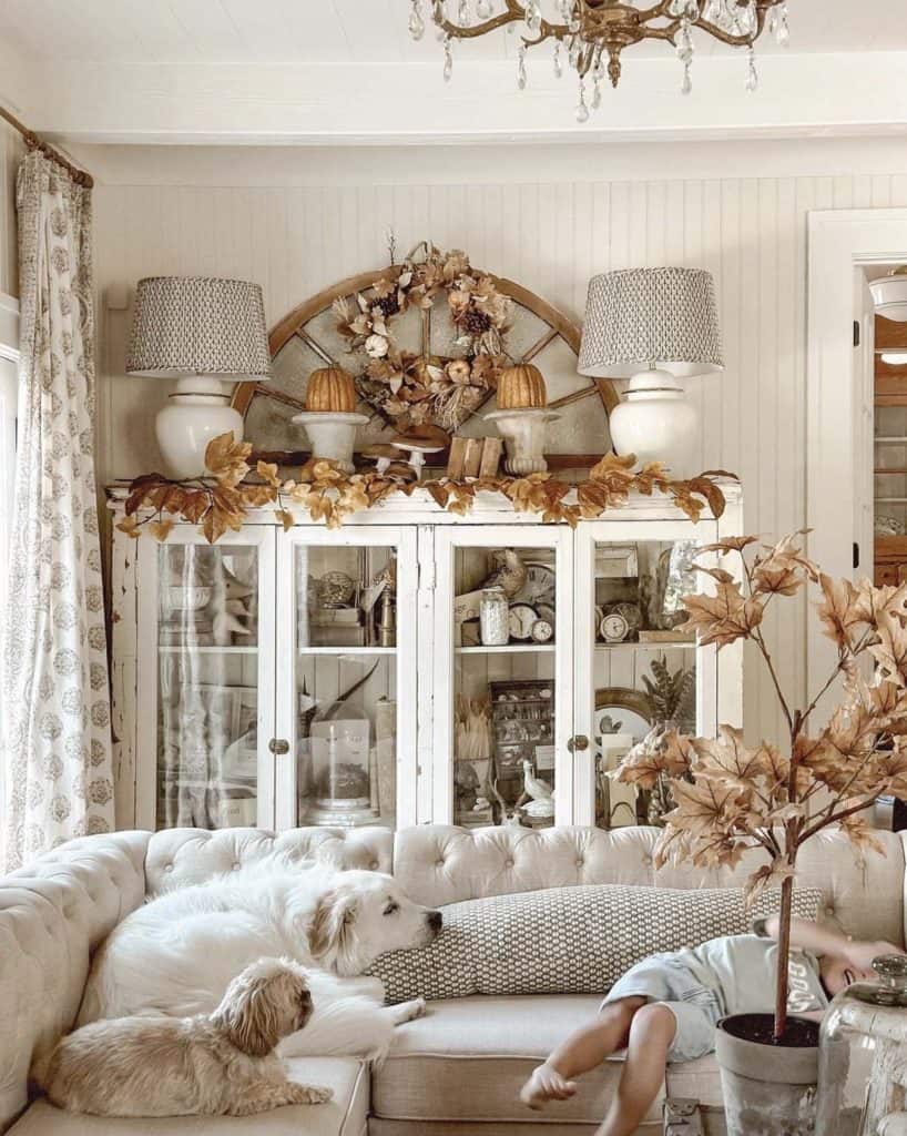 35 Breathtaking Farmhouse Fall Decor Ideas To Transform Your Home