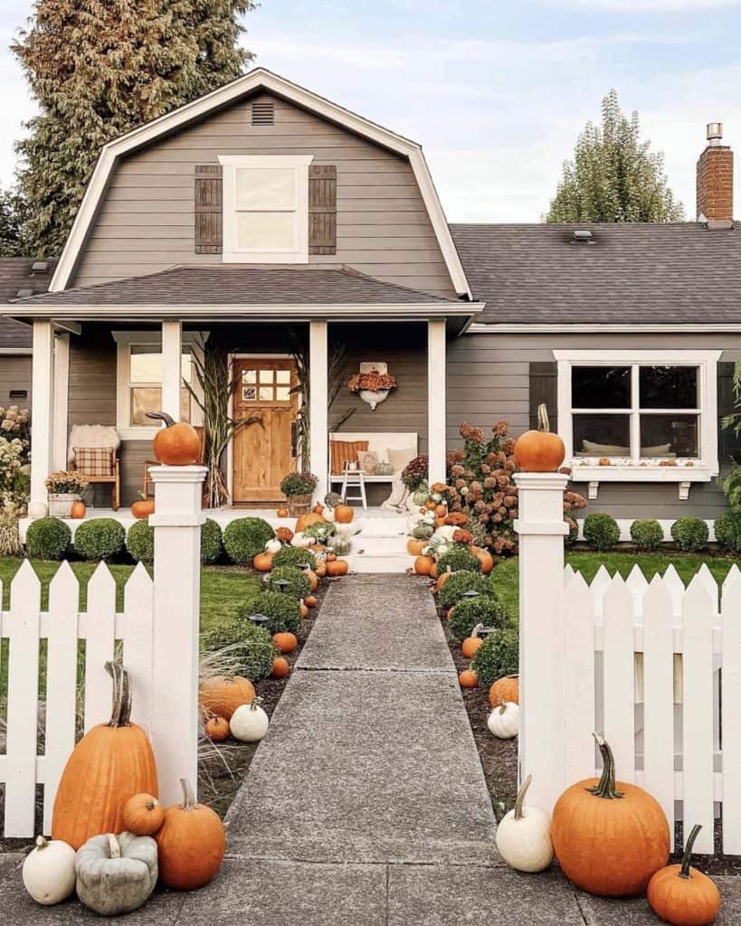 35 Breathtaking Farmhouse Fall Decor Ideas To Transform Your Home