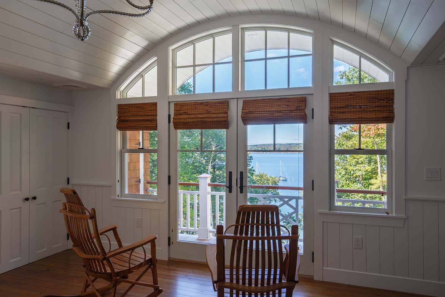 beach style sunroom