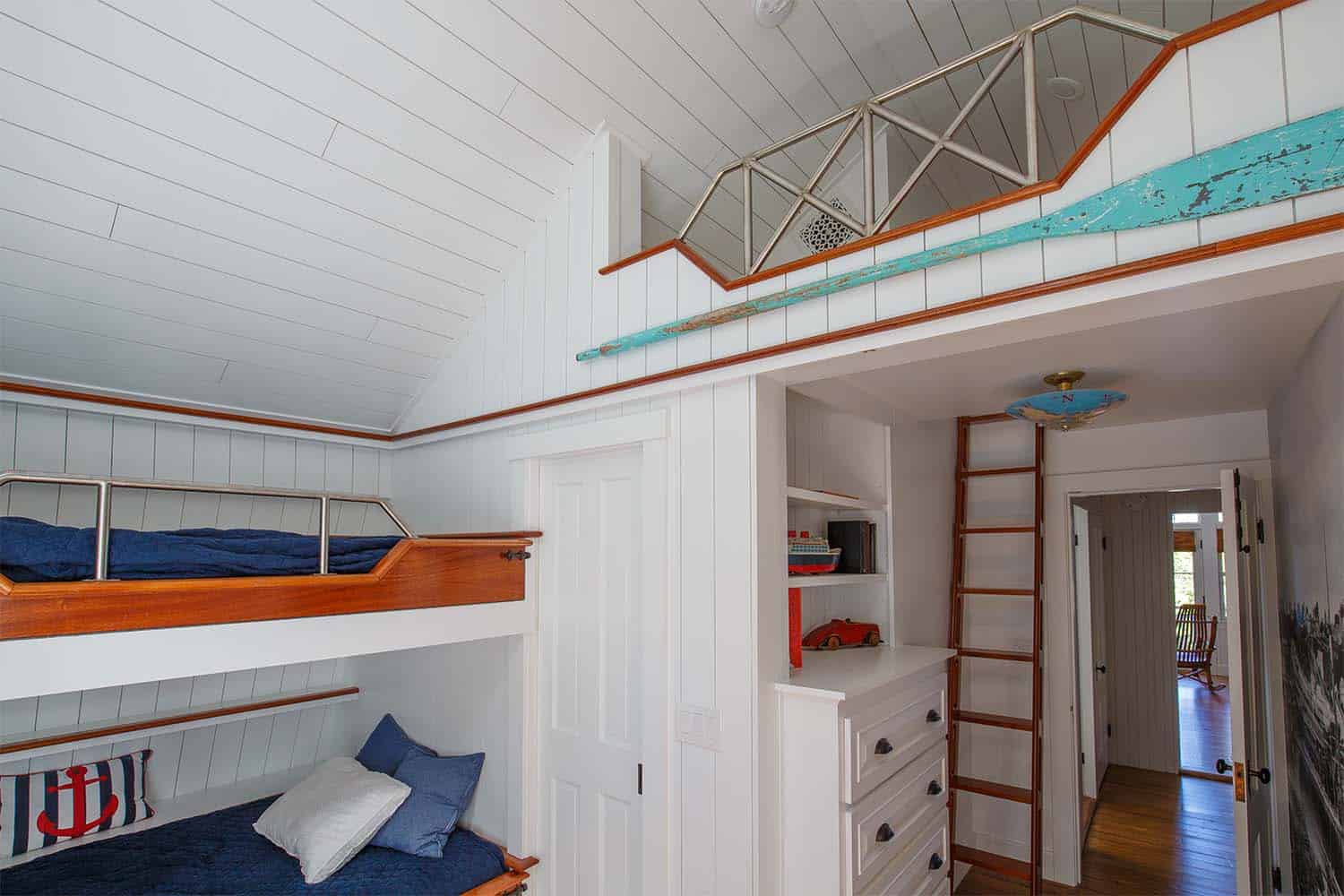 beach style bunk bedroom